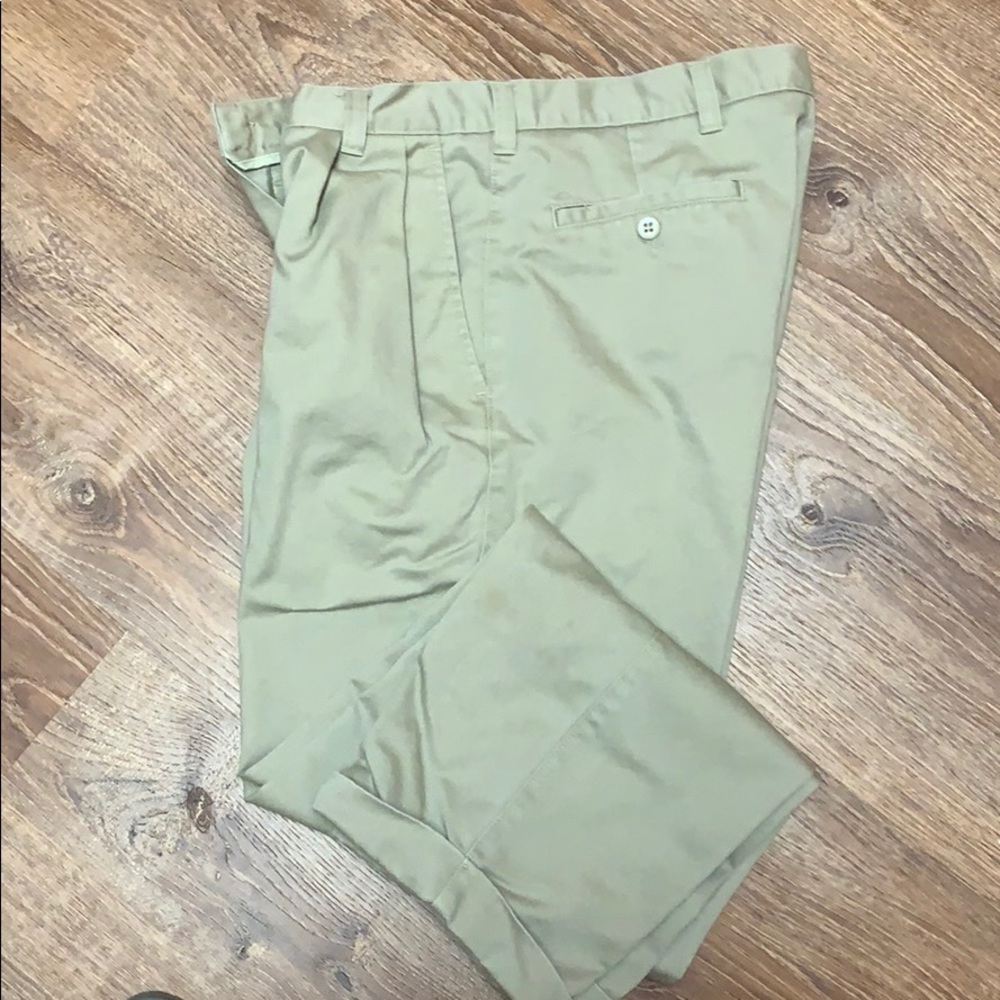 Men’s khaki pants